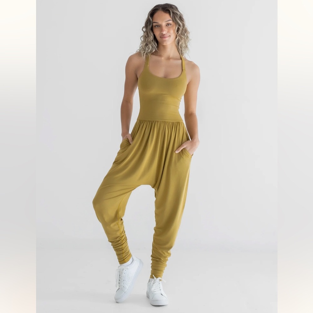Imbodhi Jumpsuit - Gold M